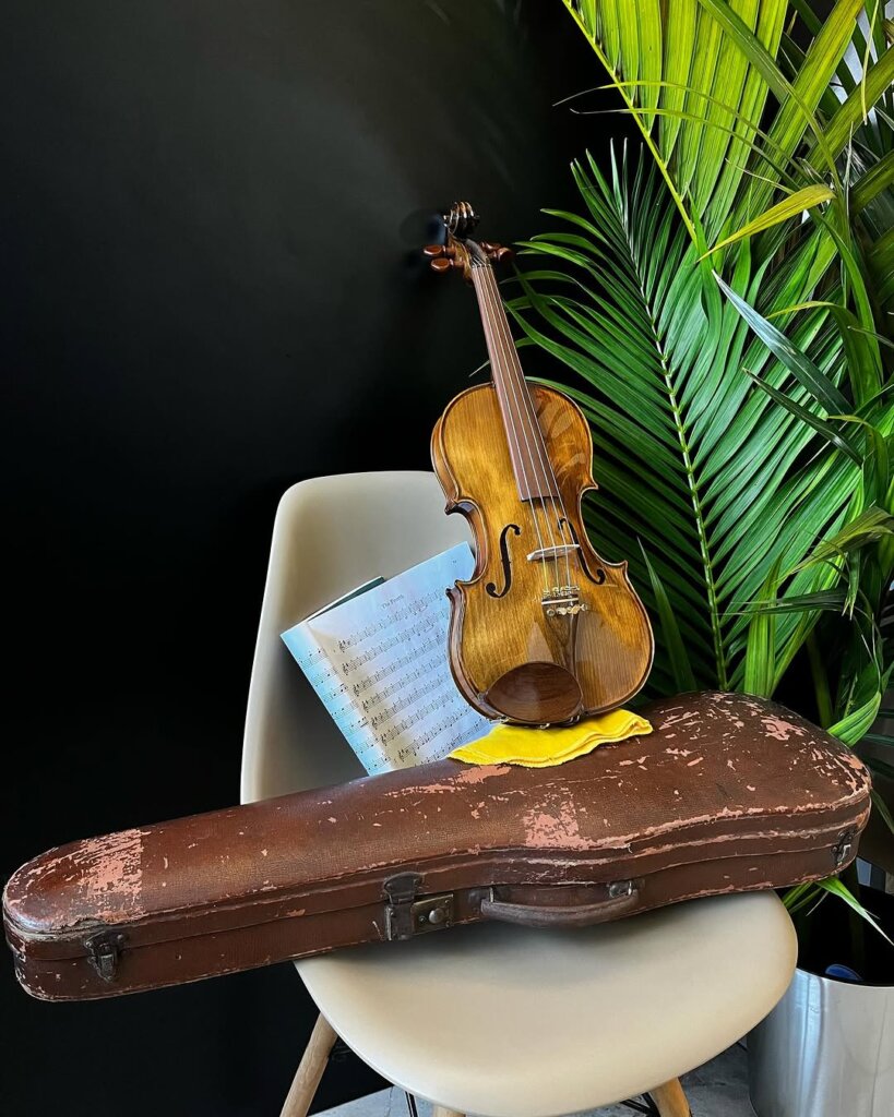 Violino na fábrica de instrumentos Rolim