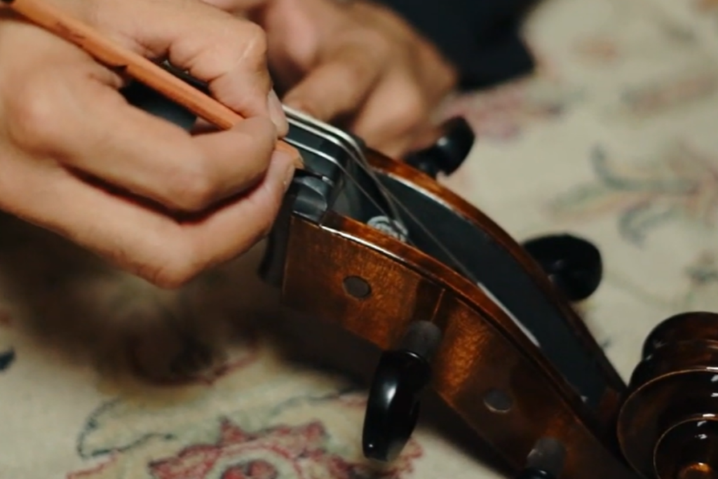 Como Trocar a Corda do Violoncelo com Segurança